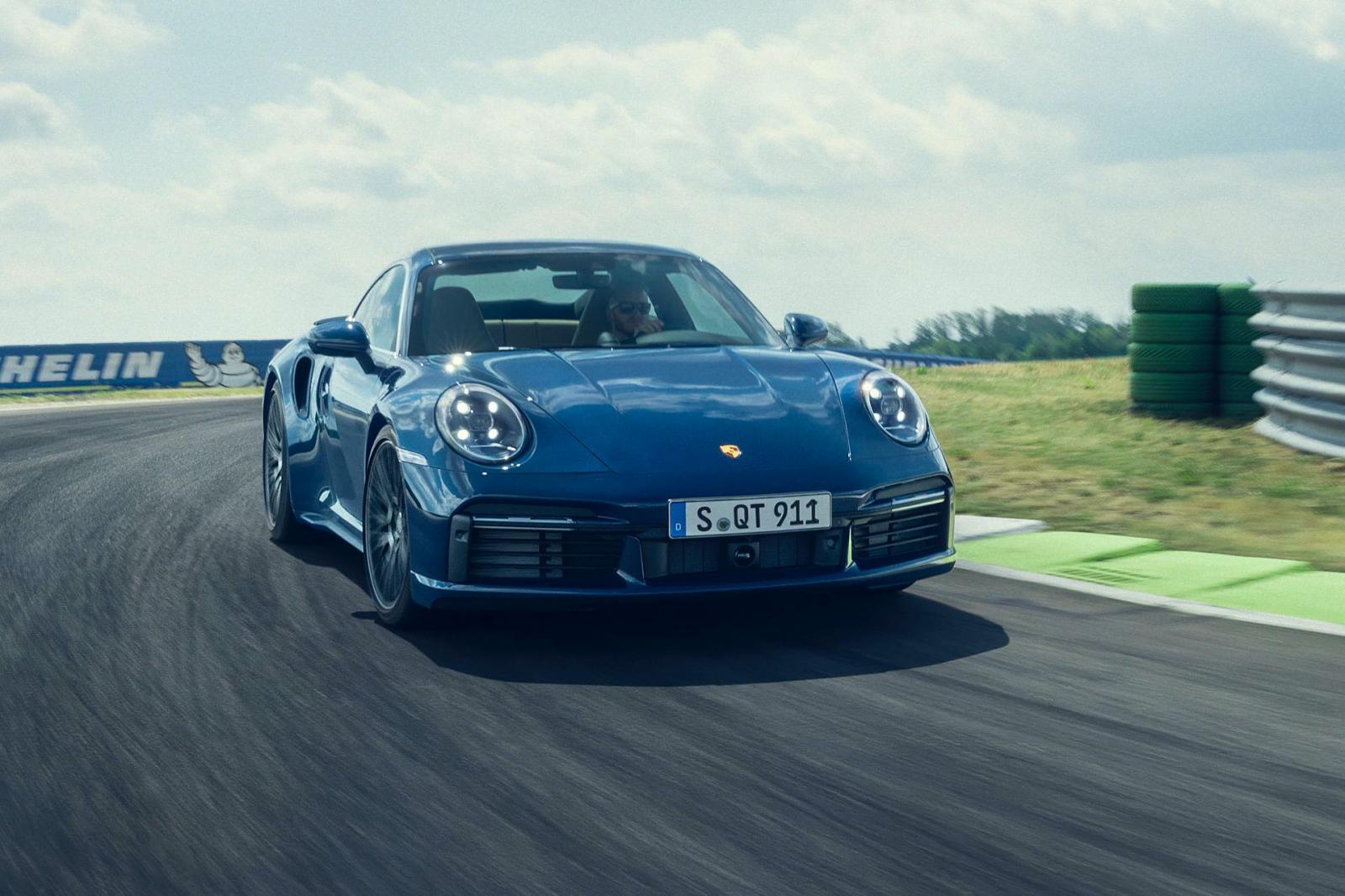 Porsche 911 Turbo 2021 giá 4 tỷ chờ khách hàng mê tốc độ.