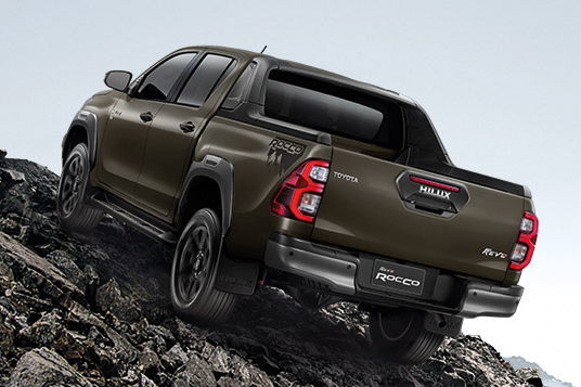 Đánh giá xe Toyota Hilux 2021 về tải trọng.