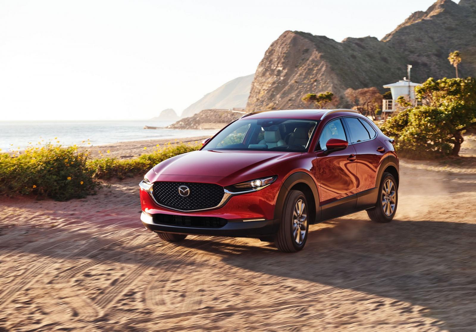Mazda CX-30 2021 cập nhật trang bị, giá từ 508 triệu đồng.