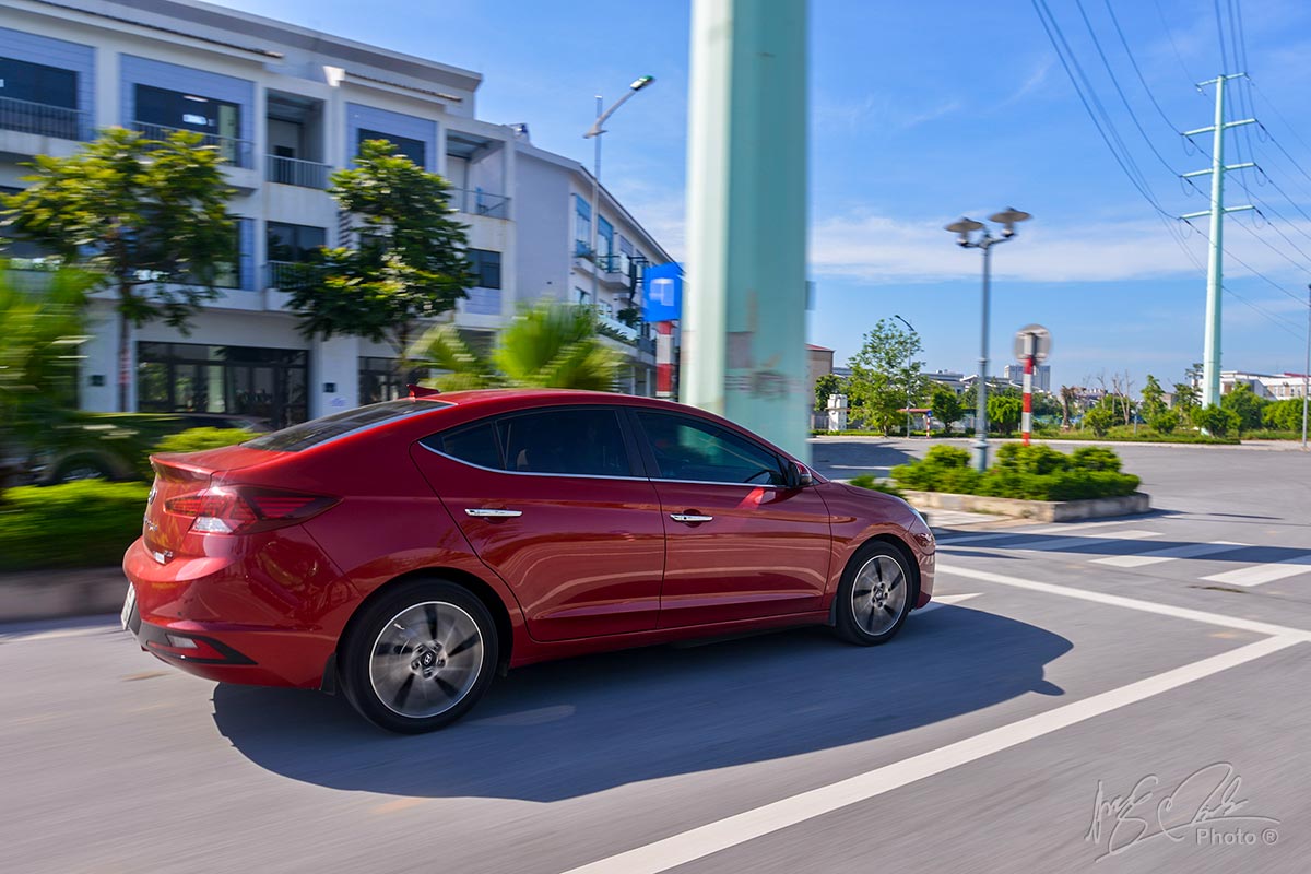 Đánh giá xe Hyundai Elantra 2020: Khả năng vận hành 2.