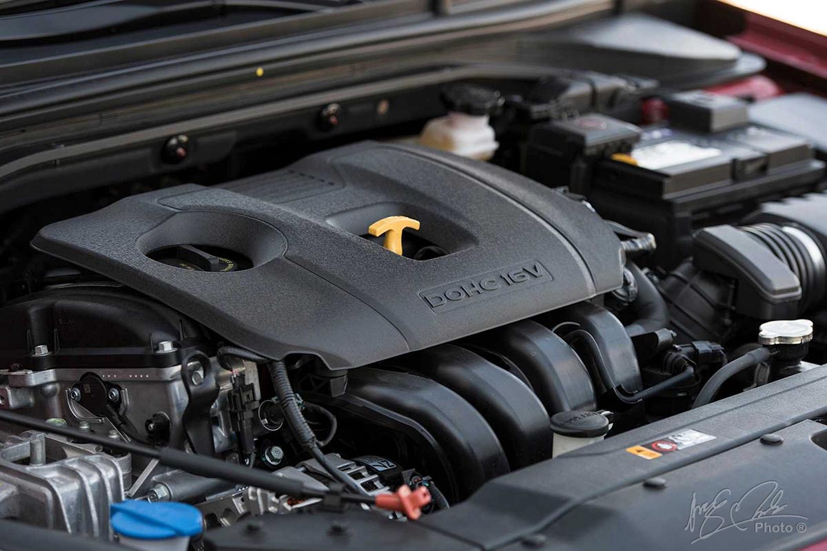 Đánh giá xe Hyundai Elantra 2020: Động cơ 2.0 MPI.