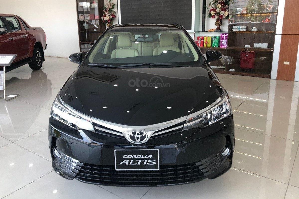 Toyota Corolla Altis giảm giá mạnh tại đại lý 1