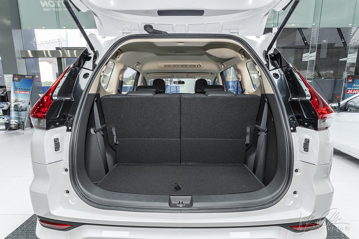 Đánh giá xe Mitsubishi Xpander 2020: Khu vực chứa đồ khi dùng đủ 3 hàng ghế,