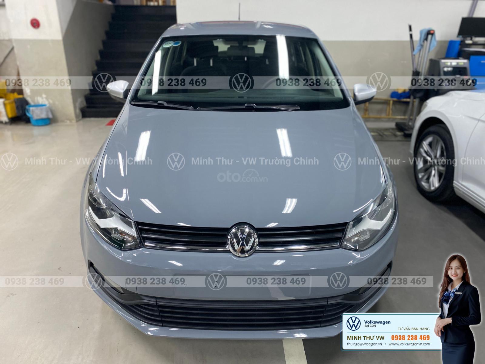 Volkswagen Polo 2016: Volkswagen Polo 2016, chiếc xe nổi tiếng của hãng xe Đức với thiết kế nhỏ gọn, tiện nghi và động cơ mạnh mẽ. Với nhiều tính năng hiện đại và tiết kiệm nhiên liệu, chiếc xe này là lựa chọn tuyệt vời cho những người yêu xe. Hãy xem hình ảnh chiếc xe này để cảm nhận được sự khác biệt và tiện lợi mà nó mang lại.