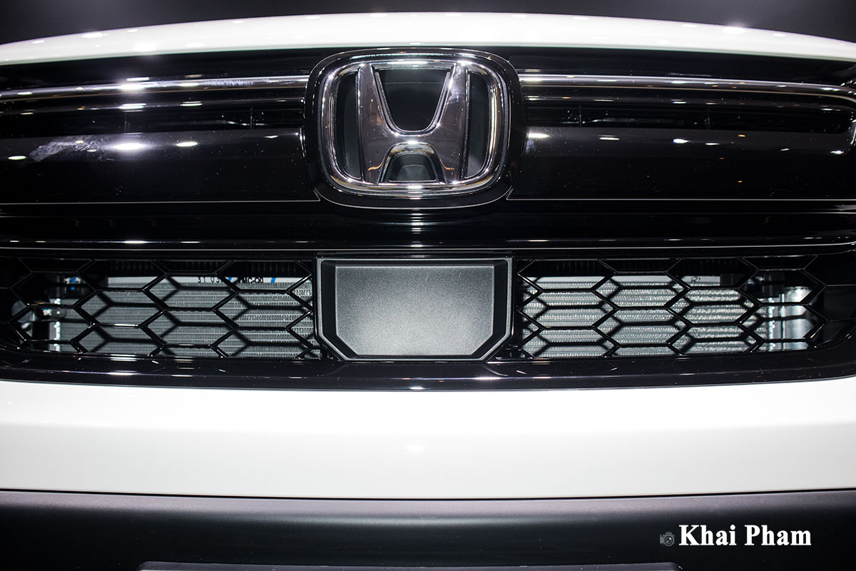 Bộ cảm biến được gắn trên lưới tản nhiệt của Honda CR-V 2020.