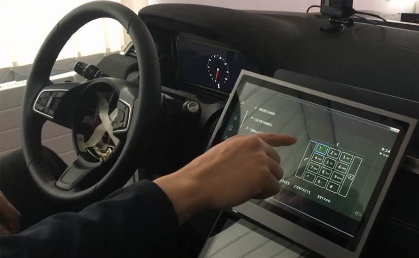 Điều khiển Jaguar Land Rover không cần chạm tay, chỉ cần vẩy tay&nbsp;vài đường.