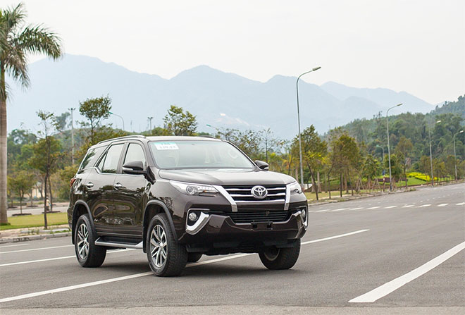 Khách hàng mua Toyota Fortuner trong tháng 8 được ưu đãi gần 130 triệu đồng.