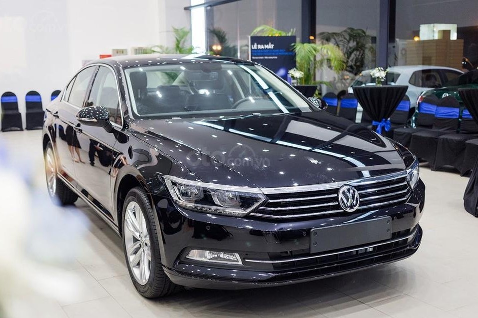 Volkswagen Passat ưu đãi khủng 177 triệu trong tháng 8 1
