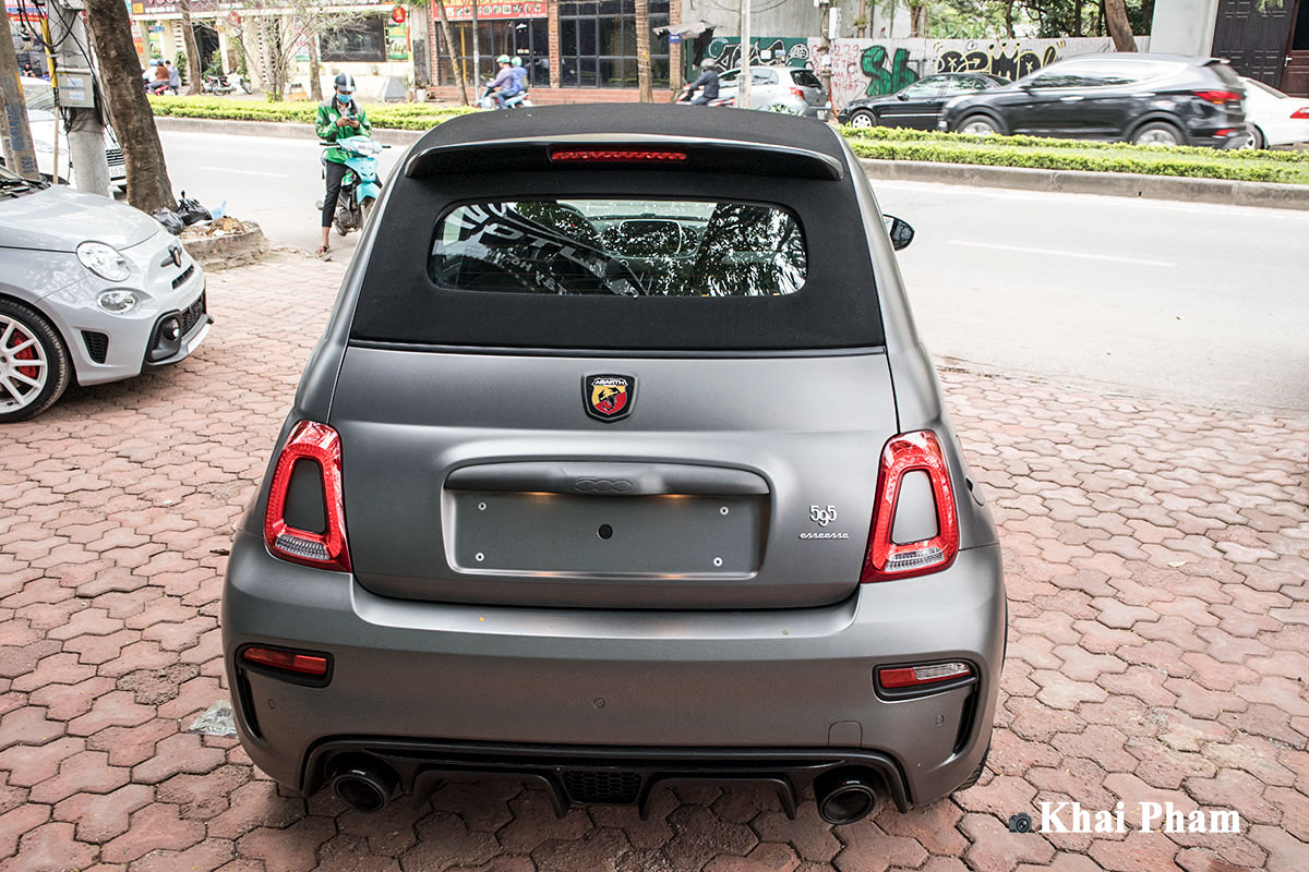 Đánh giá xe Fiat 500 595 Abarth Esseesse 2020: Đuôi xe Ảnh Đuôi xe Fiat 500 595 Abarth Esseesse 2020