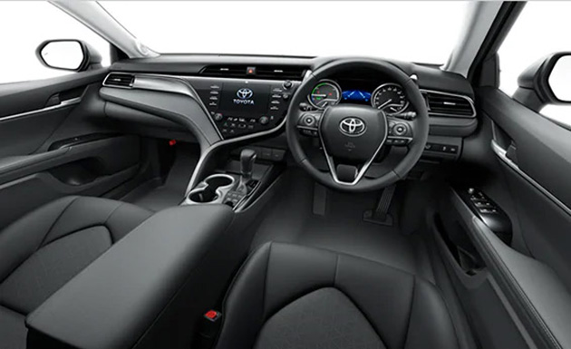 Toyota Camry Black Edition nâng tầm hiện đại cùng độ hấp dẫn.
