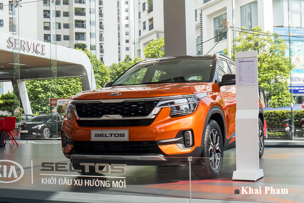 Ảnh đầu xe Kia Seltos Premium 2020 phải