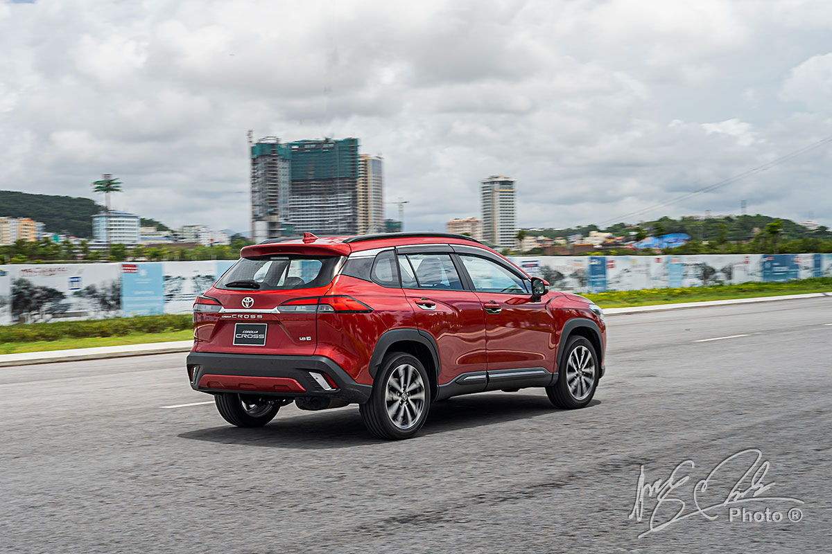 Người tiêu dùng Việt dần nâng cấp phương tiện di chuyển, Toyota Corolla Cross mở đường - Ảnh 1 Người tiêu dùng Việt dần nâng cấp phương tiện di chuyển, Toyota Corolla Cross mở đường - Ảnh 1.
