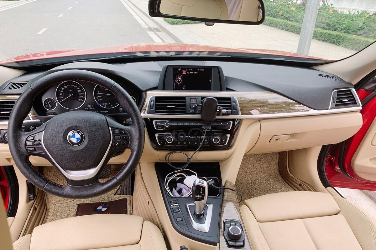 Khoang cabin xe BMW 320i GT 2017 1