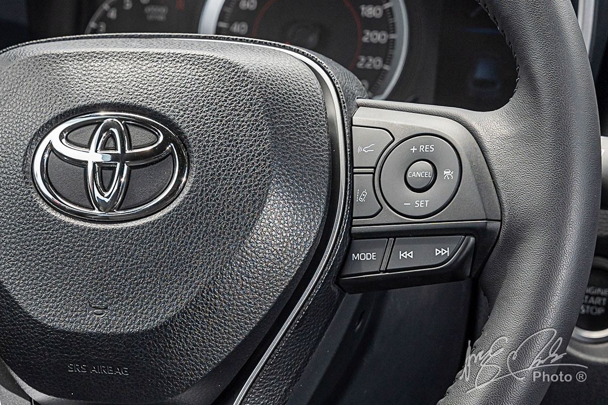 Ưu nhược điểm xe Toyota Corolla Cross 2020 1.8V mới bán tại Việt Nam a3