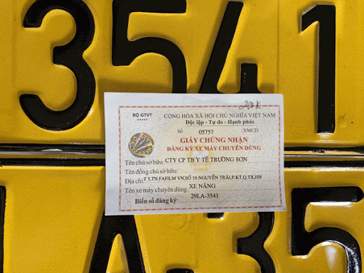 Xe kinh doanh dịch vụ phải đổi sang biển màu vàng trước ngày 31/12/2021.