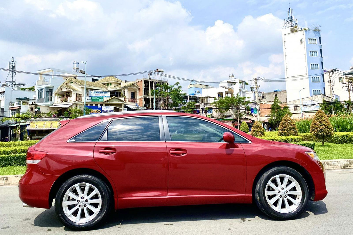 Ngoại hình tổng thể xe Toyota Venza 2010 1