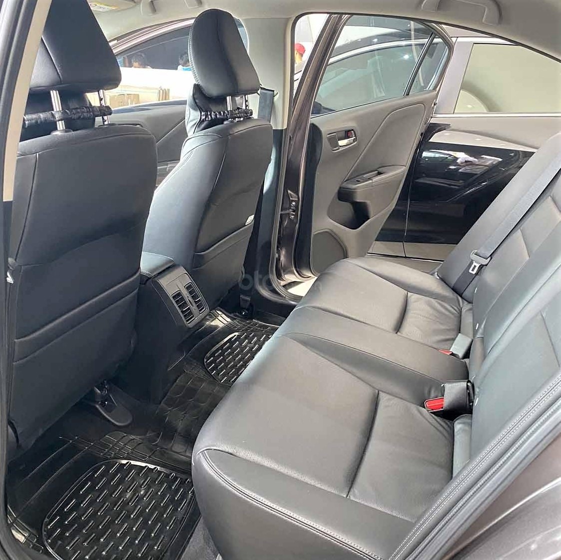 Hàng ghế sau của Honda City TOP 2018 khá thoải mái cho người 170 cm Hàng ghế sau của Honda City TOP 2018 khá thoải mái cho người 170 cm 1