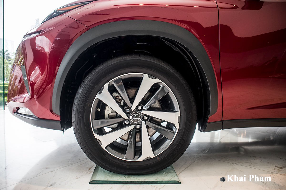 Thiết kế thân xe Lexus NX 1.