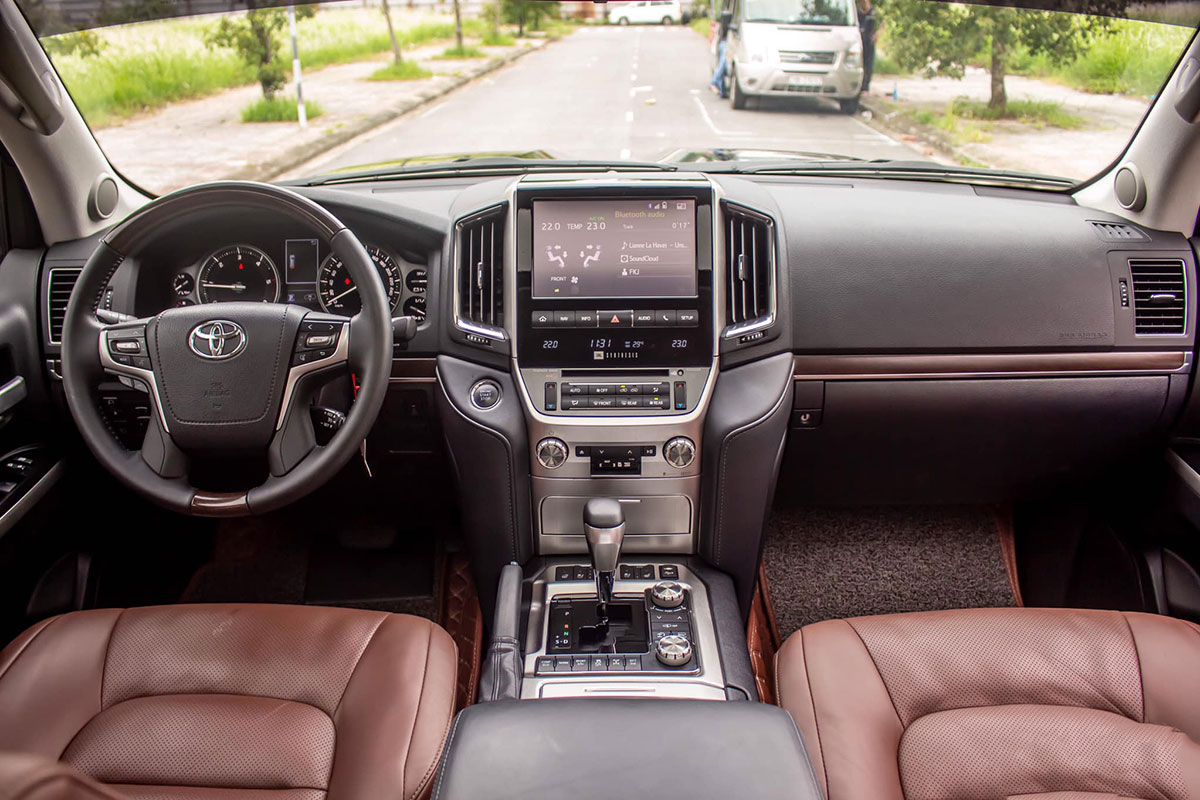 Toyota Land Cruiser cũ nhập Nga bán lại giá cao hơn xe "đập hộp" chính hãng 3 Toyota Land Cruiser cũ nhập Nga bán lại giá cao hơn xe "đập hộp" chính hãng a3