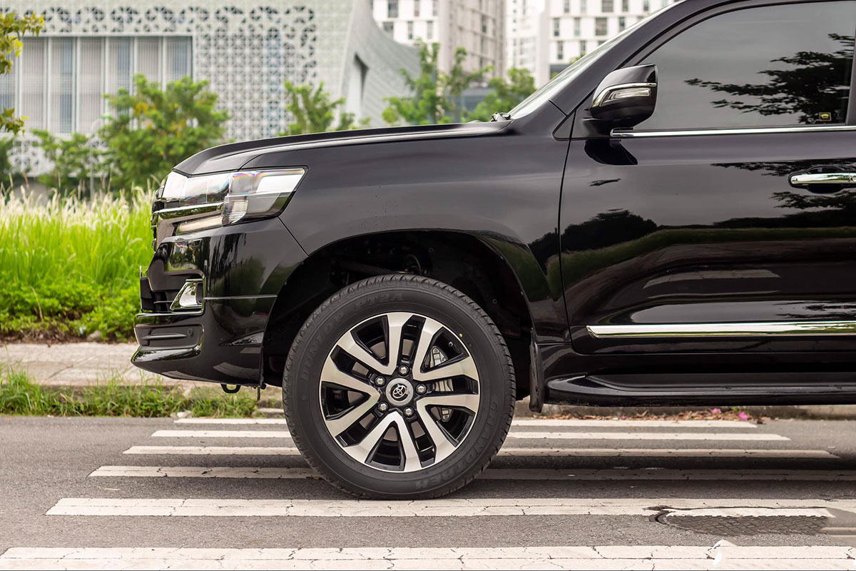 Toyota Land Cruiser cũ nhập Nga bán lại giá cao hơn xe "đập hộp" chính hãng 8 Toyota Land Cruiser cũ nhập Nga bán lại giá cao hơn xe "đập hộp" chính hãng a8