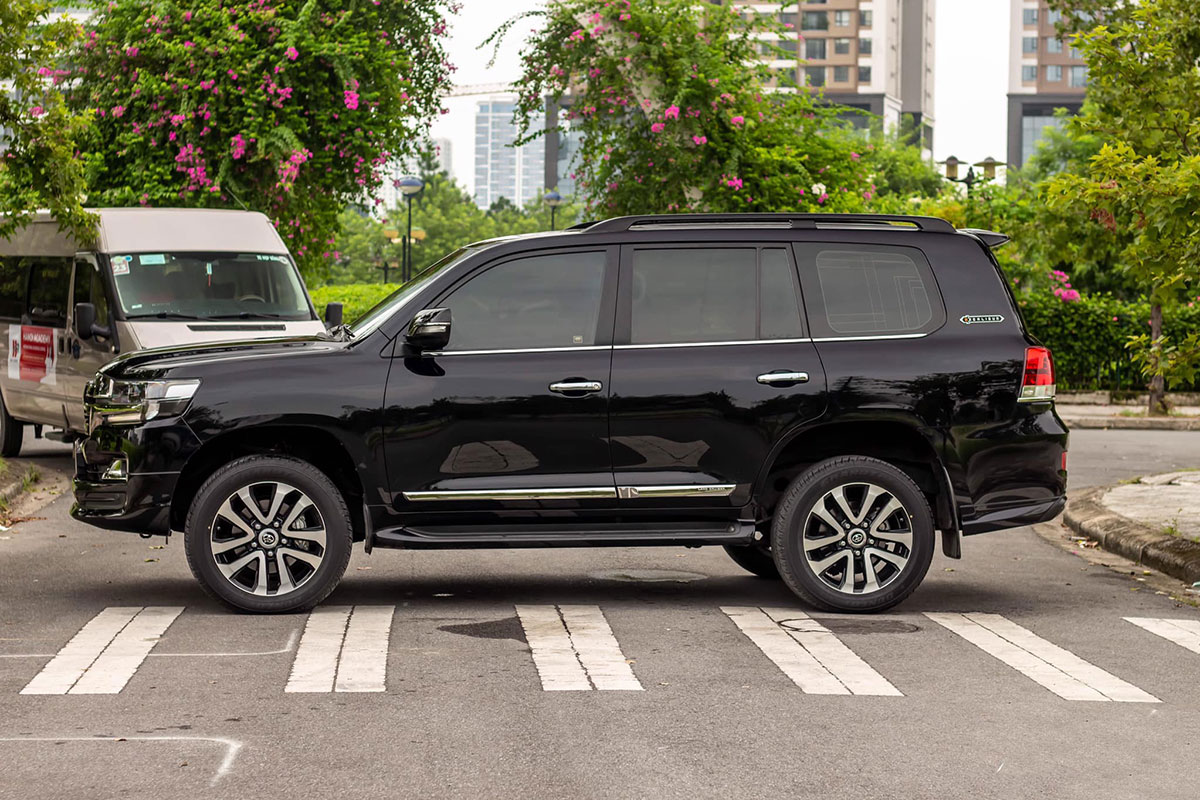 Toyota Land Cruiser cũ nhập Nga bán lại giá cao hơn xe "đập hộp" chính hãng 2 Toyota Land Cruiser cũ nhập Nga bán lại giá cao hơn xe "đập hộp" chính hãng a2