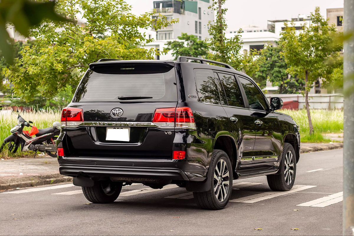 Toyota Land Cruiser cũ nhập Nga bán lại giá cao hơn xe "đập hộp" chính hãng 33 Toyota Land Cruiser cũ nhập Nga bán lại giá cao hơn xe "đập hộp" chính hãng a33