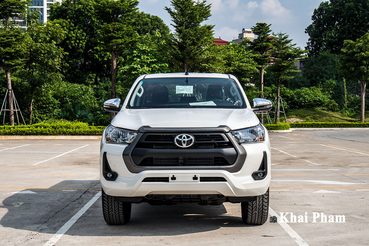Đánh giá xe Toyota Hilux 2020: Đầu xe Ảnh chính diện đầu xe Toyota Hilux 2020