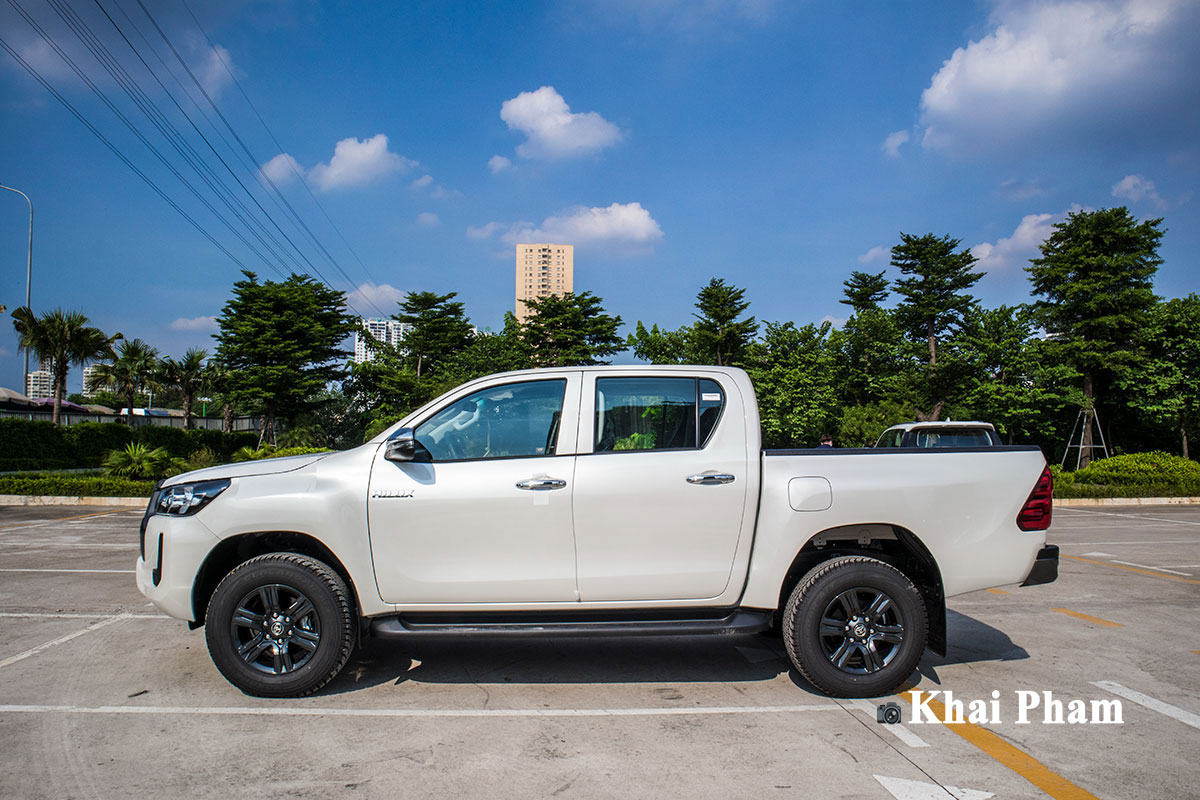 Đánh giá xe Toyota Hilux 2020: Thân xe Ảnh chính diện Thân xe Toyota Hilux 2020