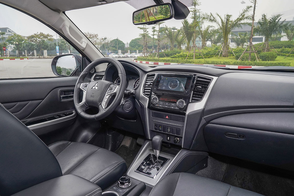 Ảnh Khoang lái xe Mitsubishi Triton 2020