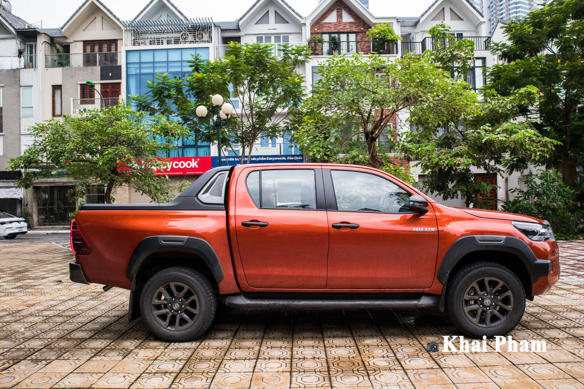 Ảnh Thân xe Toyota Hilux 2020