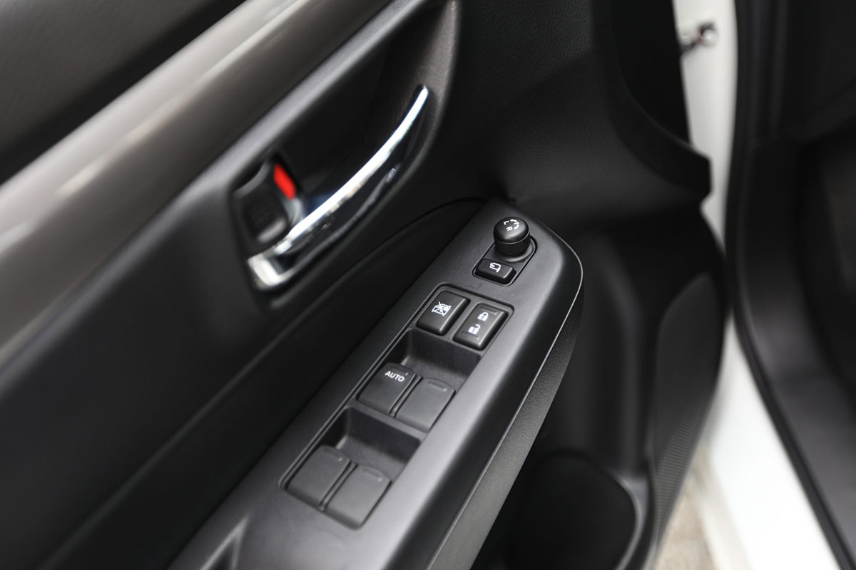 Nút điều khiển cửa trên xe Suzuki Ciaz 2020 1