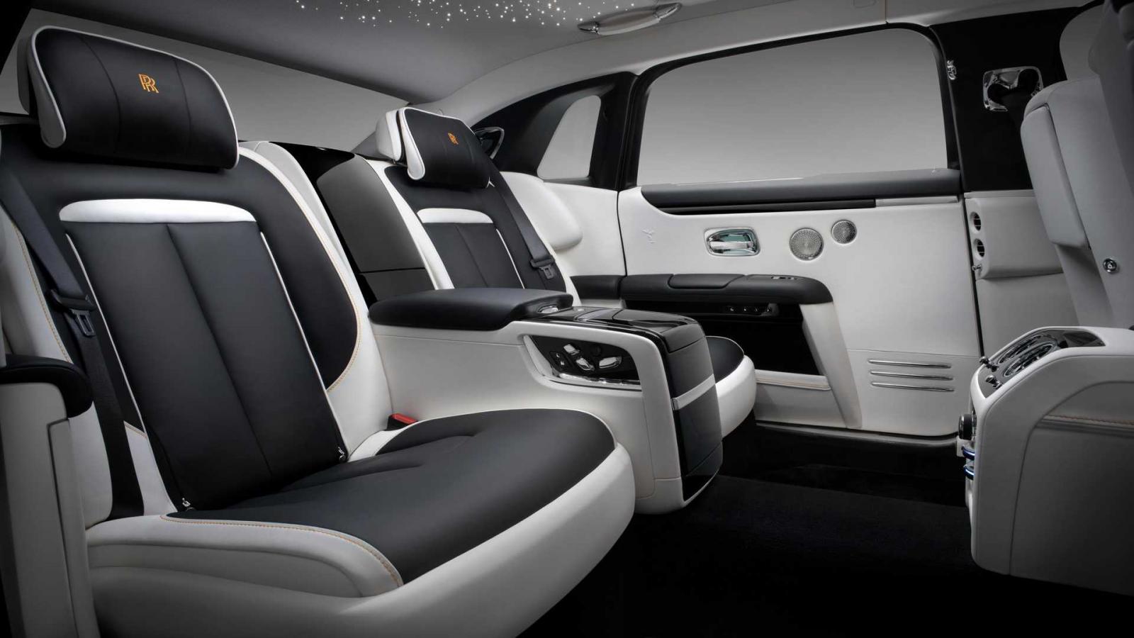 Rolls-Royce Ghost 2021 Extended chú trọng nâng cao trải nghiệm người dùng.