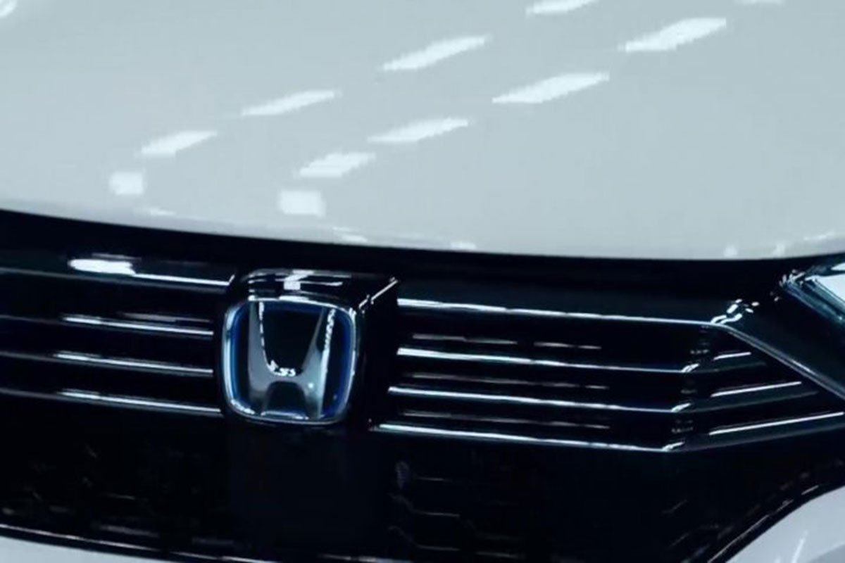 Logo Honda xanh lam trên Honda CR-V PHEV 1