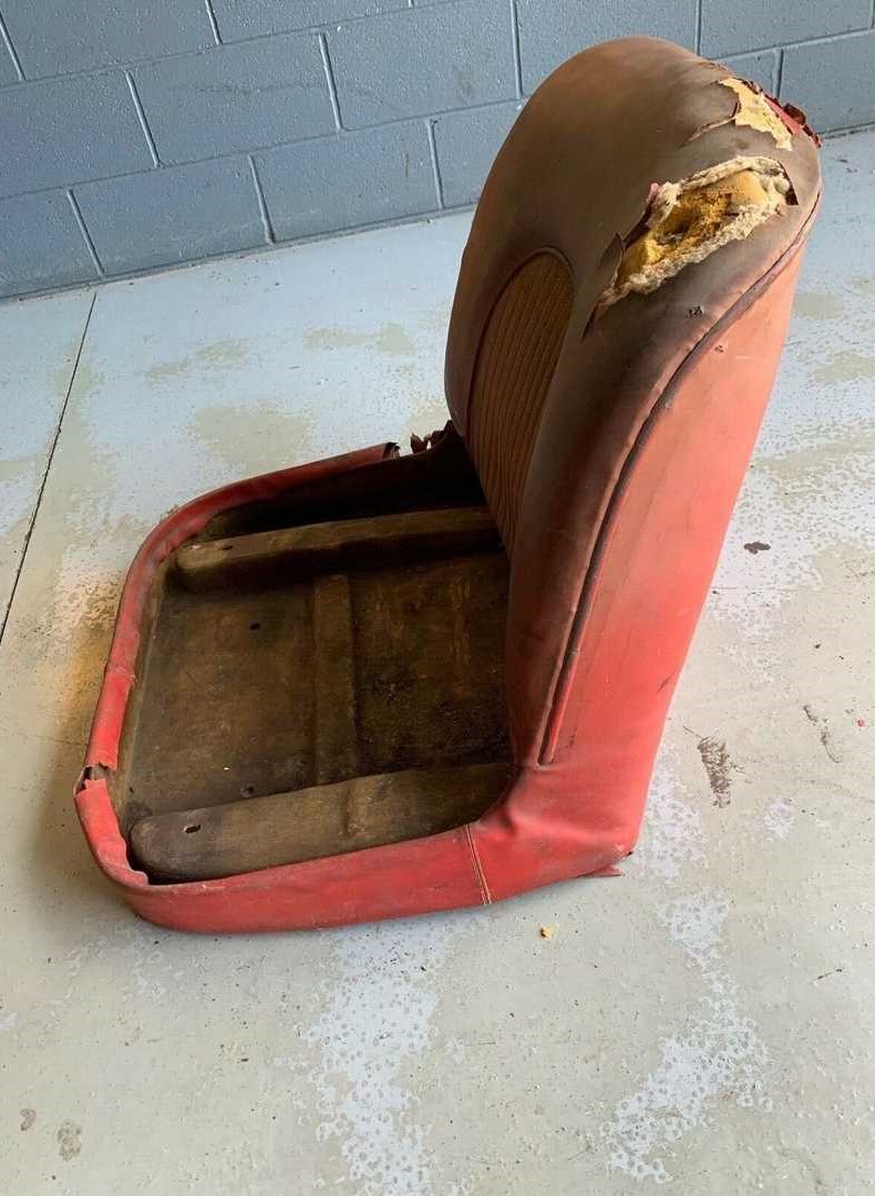 Ảnh chi tiết bộ ghế nát giá&nbsp;90.000 USD 1