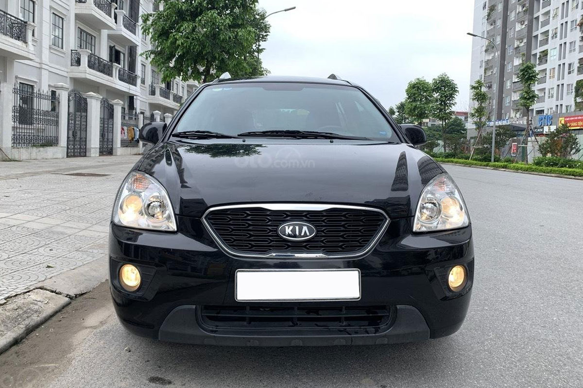 Thiết kế đầu xe Kia Carens 2015 1