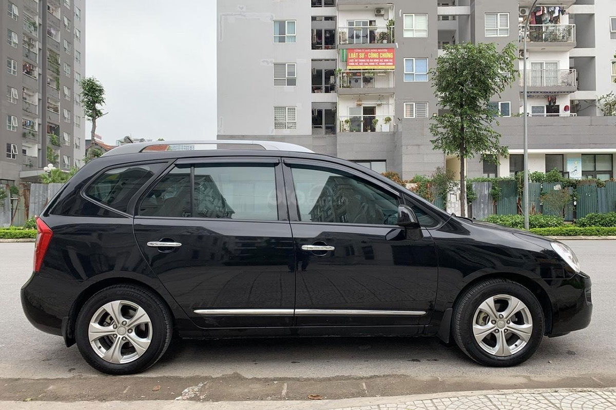 Thiết kế thân xe Kia Carens 2015 1