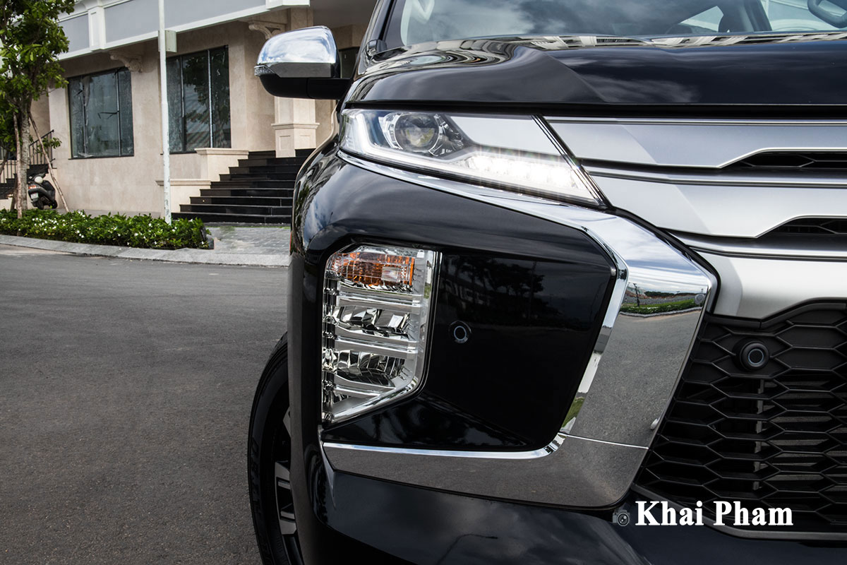 Ảnh đèn pha xe Mitsubishi Pajero Sport 2020