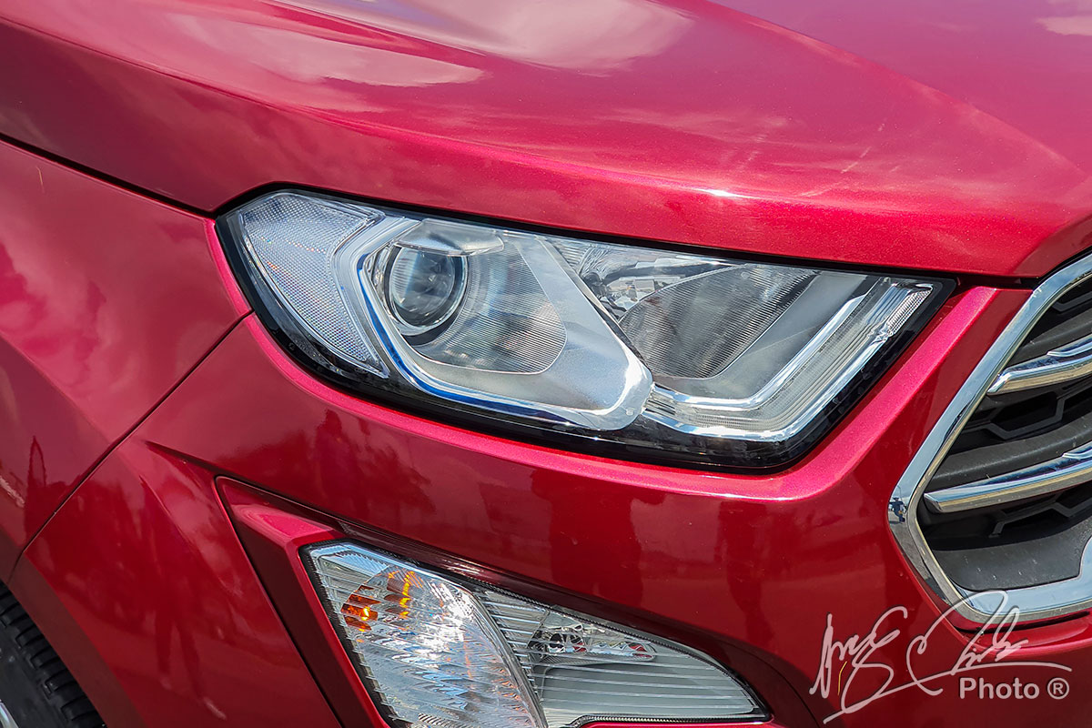 Đèn pha trên Ford EcoSport 2020 đã được nâng cấp từ Halogen lên HID.