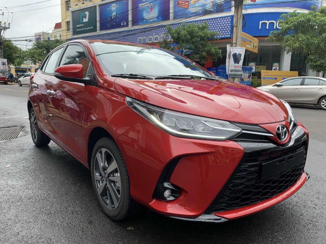Ảnh thực tế Toyota Yaris 2021 tại Việt Nam, đại lý bắt đầu nhận đặt cọc.