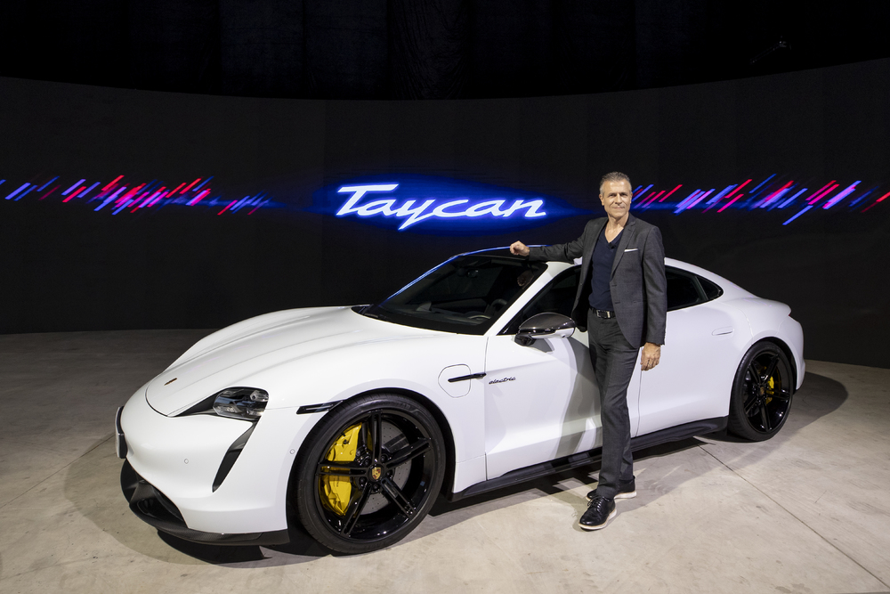 Xe thể thao thuần điện Porsche Taycan 2021 chính thức vén màn tại Việt Nam.