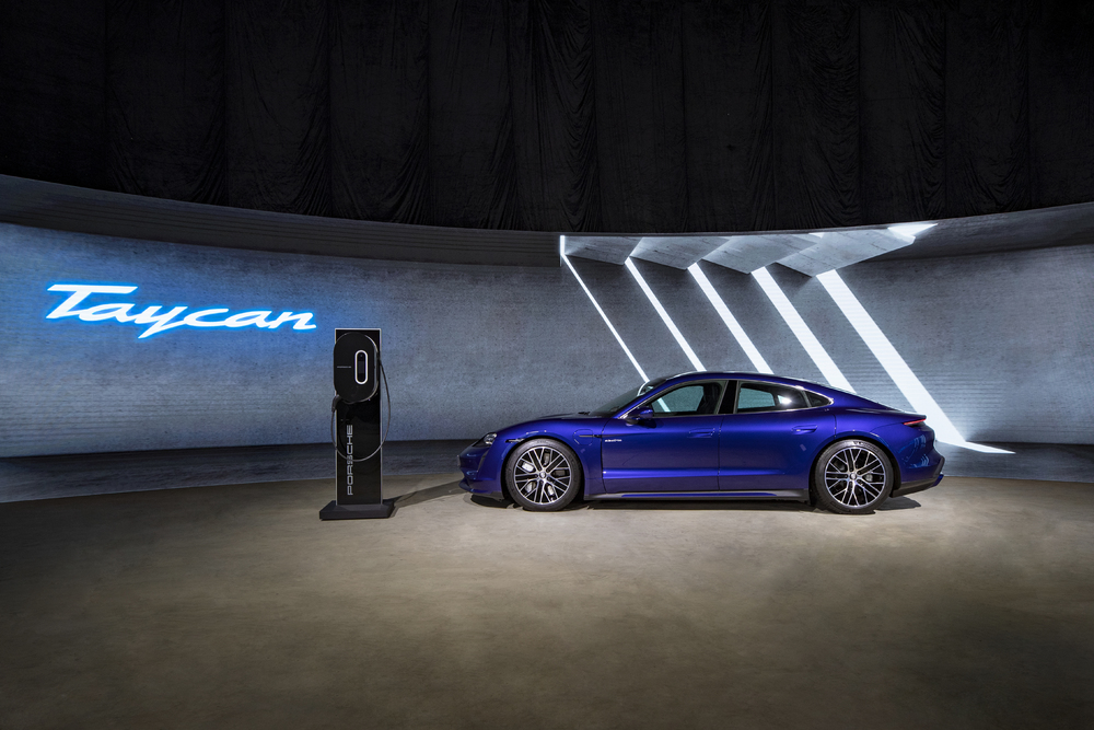 Porsche Taycan 2021 tích hợp công nghệ năng lượng tuyệt đỉnh.