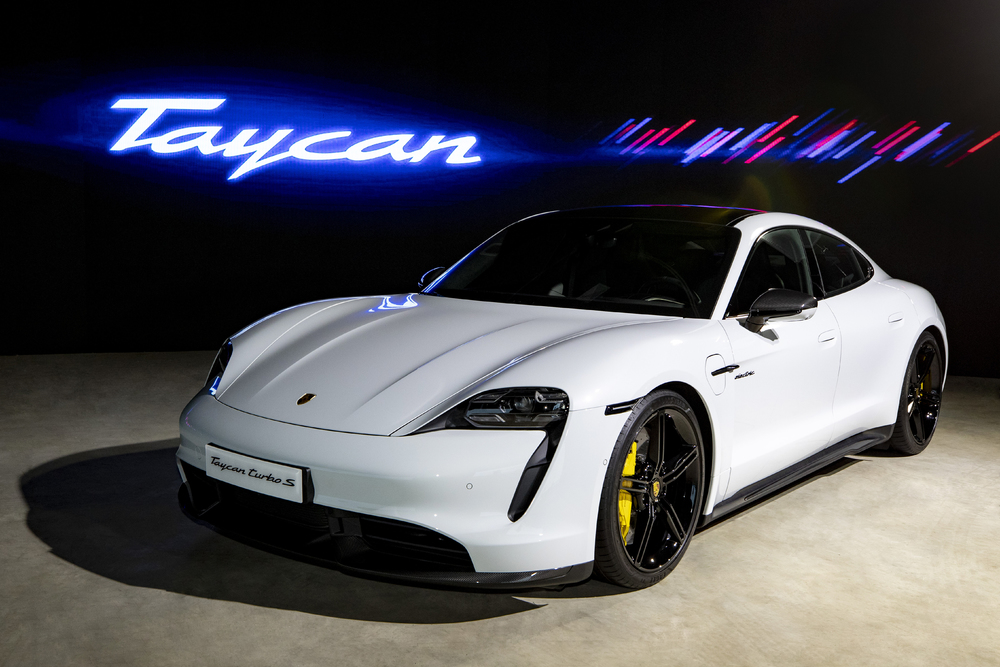 Xe thể thao thuần điện Porsche Taycan 2021 ra mắt quần chúng Xe thể thao thuần điện Porsche Taycan 2021 ra mắt quần chúng.