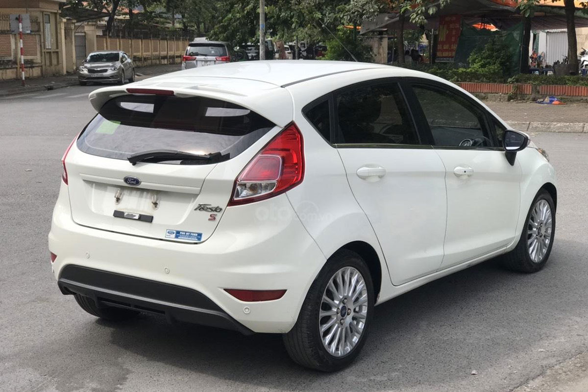 chinhchu bán xe Hatchback FORD Fiesta 2015 màu Trắng giá 395 triệu ở Hà Nội