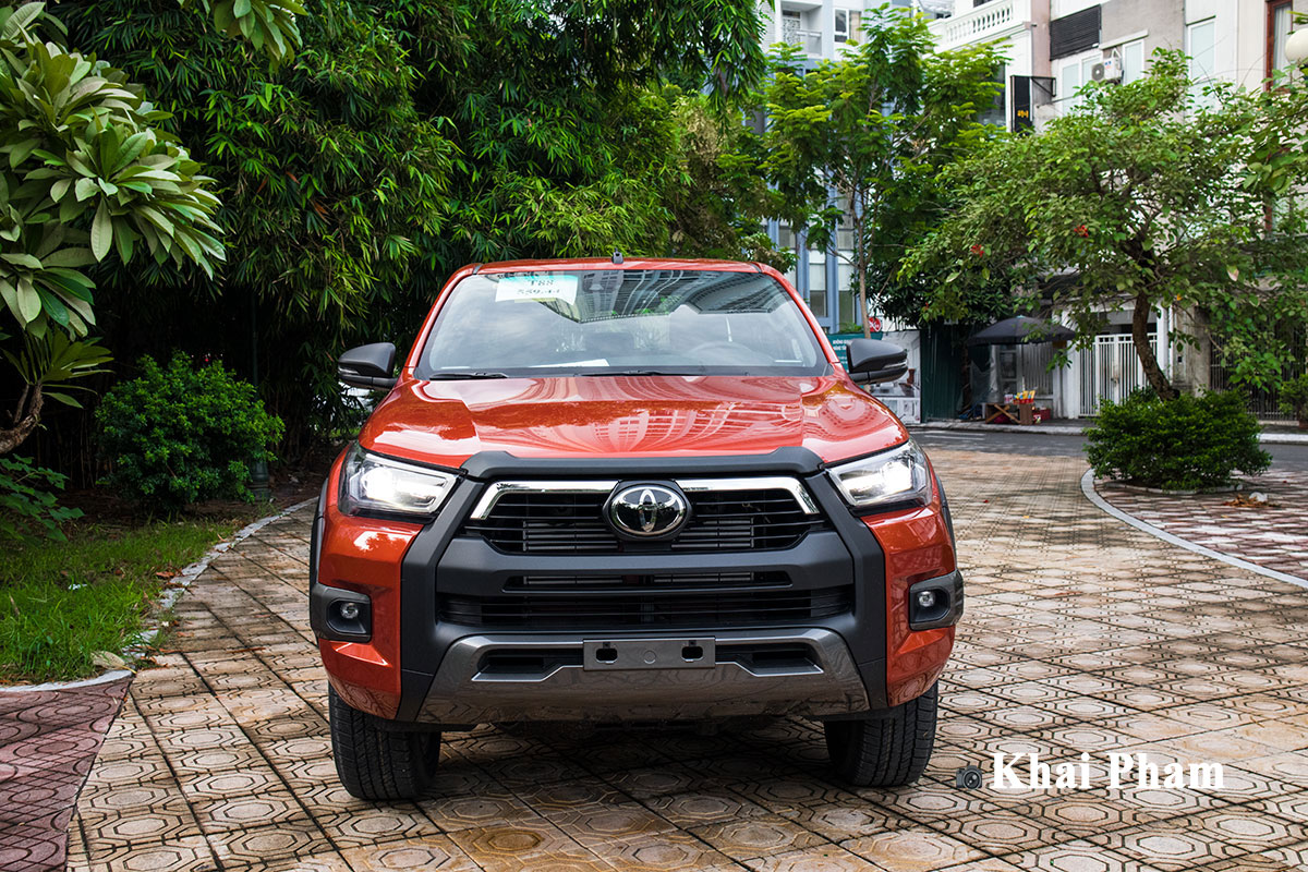 Thiết kế đầu xe Toyota Hilux 2020 1