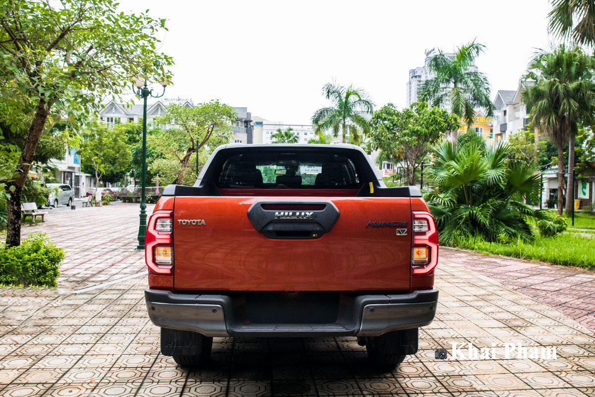 Thiết kế đuôi xe Toyota Hilux 2020 1