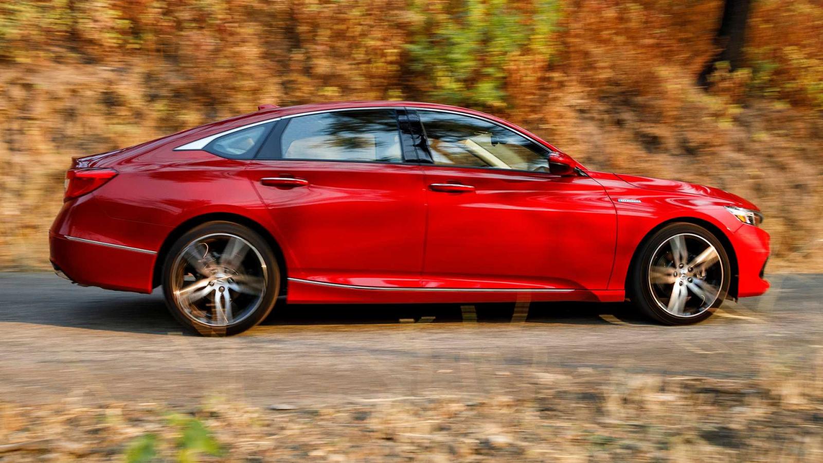 Honda Accord 2021 bắt mắt hơn.