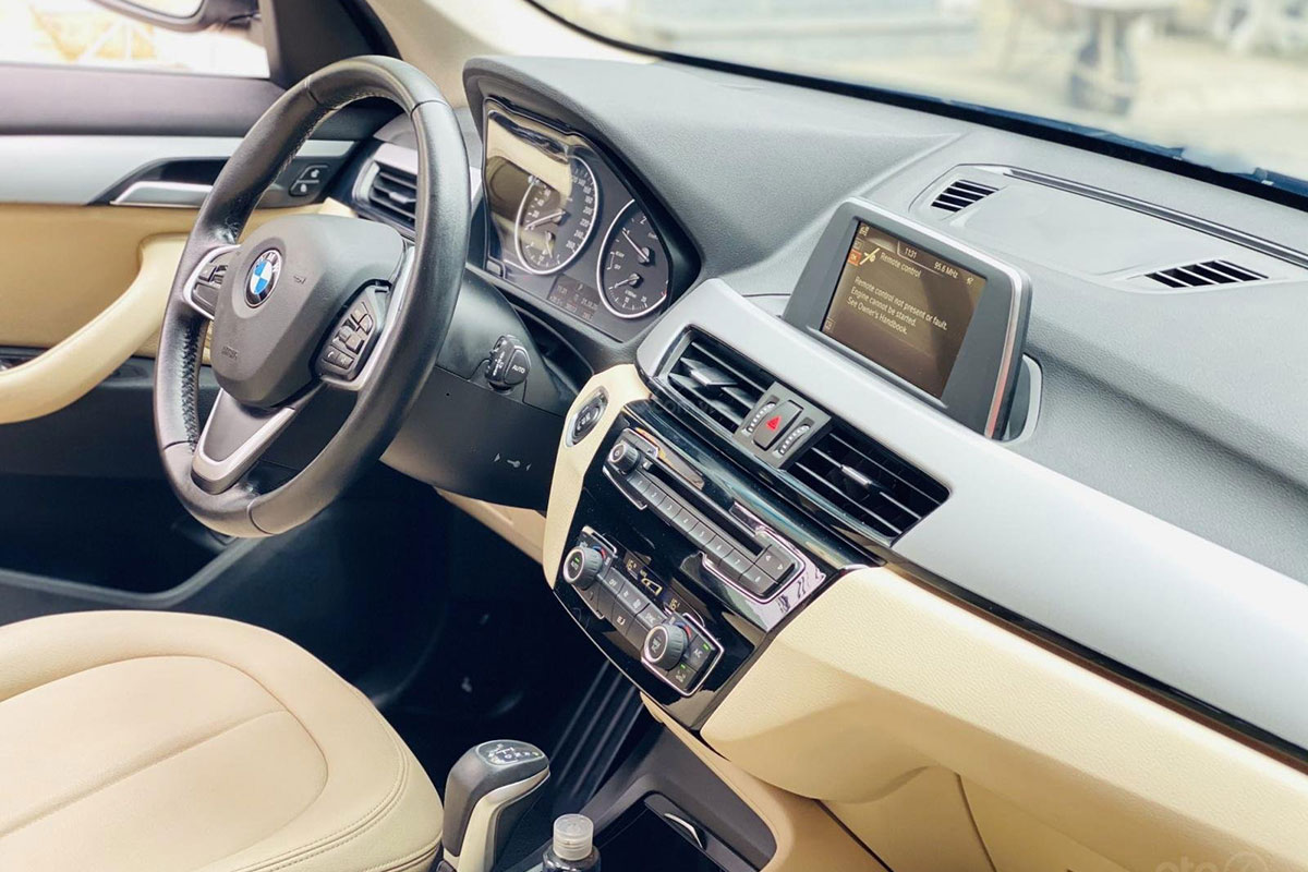 Khu vực cabin xe BMW X1 2017 1