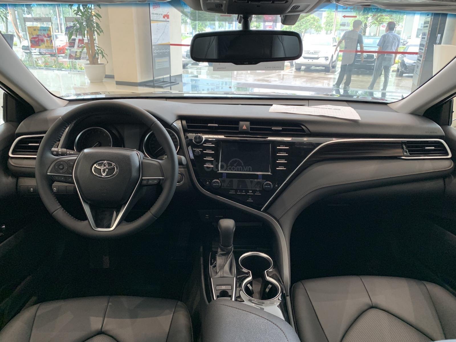 Thiết kế nội thất xe Toyota Camry 2020 đơn giản 1