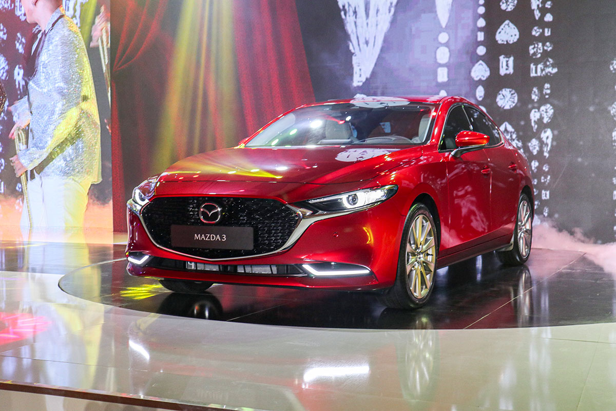 Mazda 3 sedan tăng 10 triệu đồng so với tháng 9.