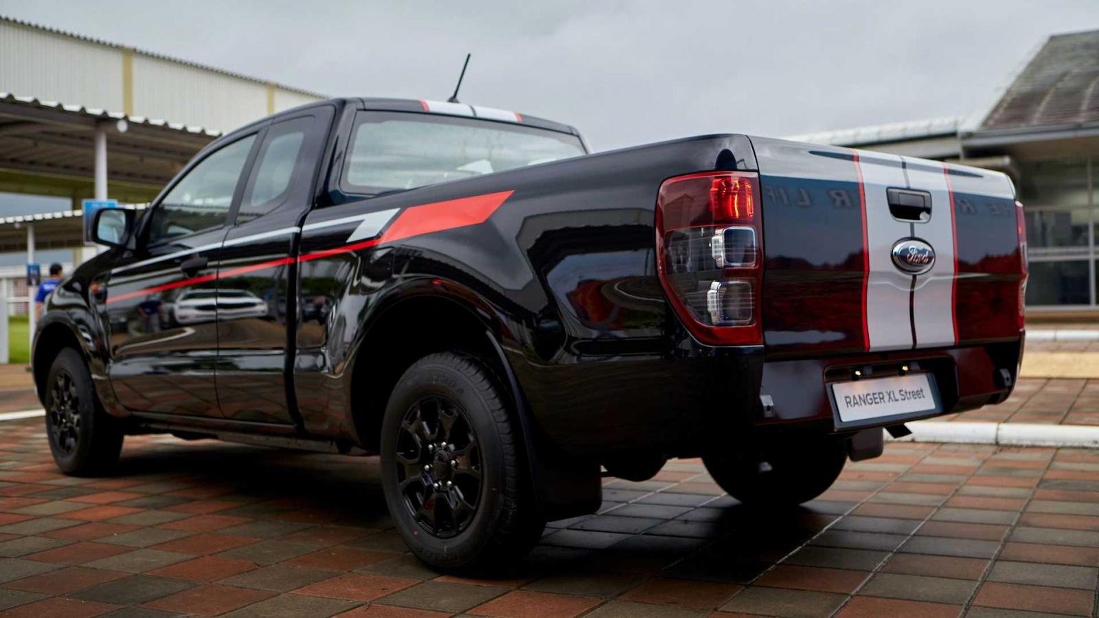 Ford Ranger 2021 facelift bản XL Street bắt mắt.